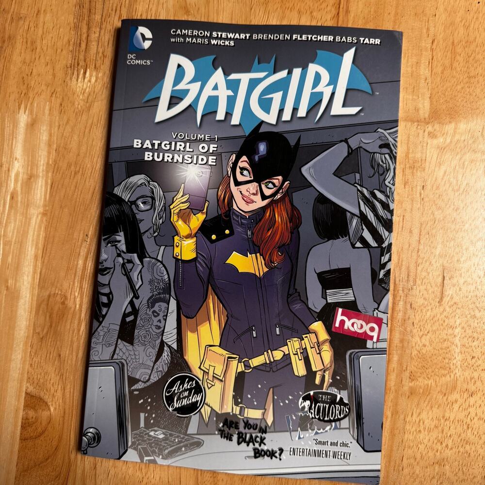 Batgirl Vol. 1 Batgirl of Burnside (2015) DC‎ Comics